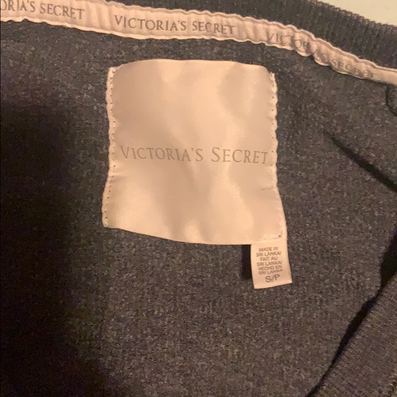 Small VS Sweatshirt - Picture 3 of 3